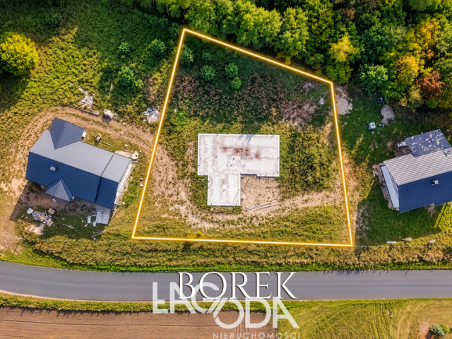 DZIAŁKA Z ROZPOCZĘTĄ BUDOWĄ – BOREK